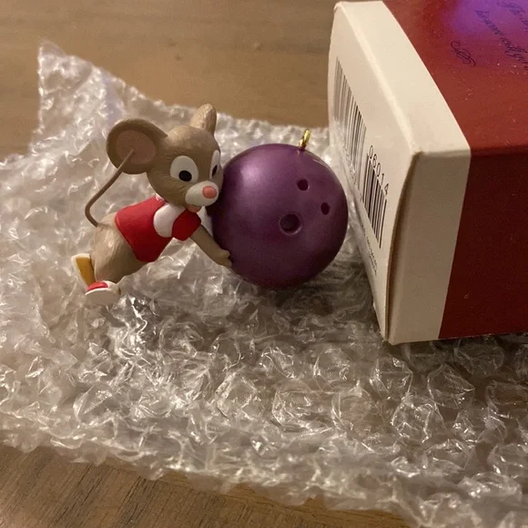 1996 Hallmark Keepsake Vintage "Bowl 'Em Over" Mouse Ornament - Picture 8 of 14